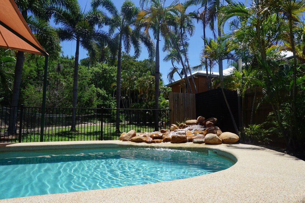 Yongala Lodge by The Strand