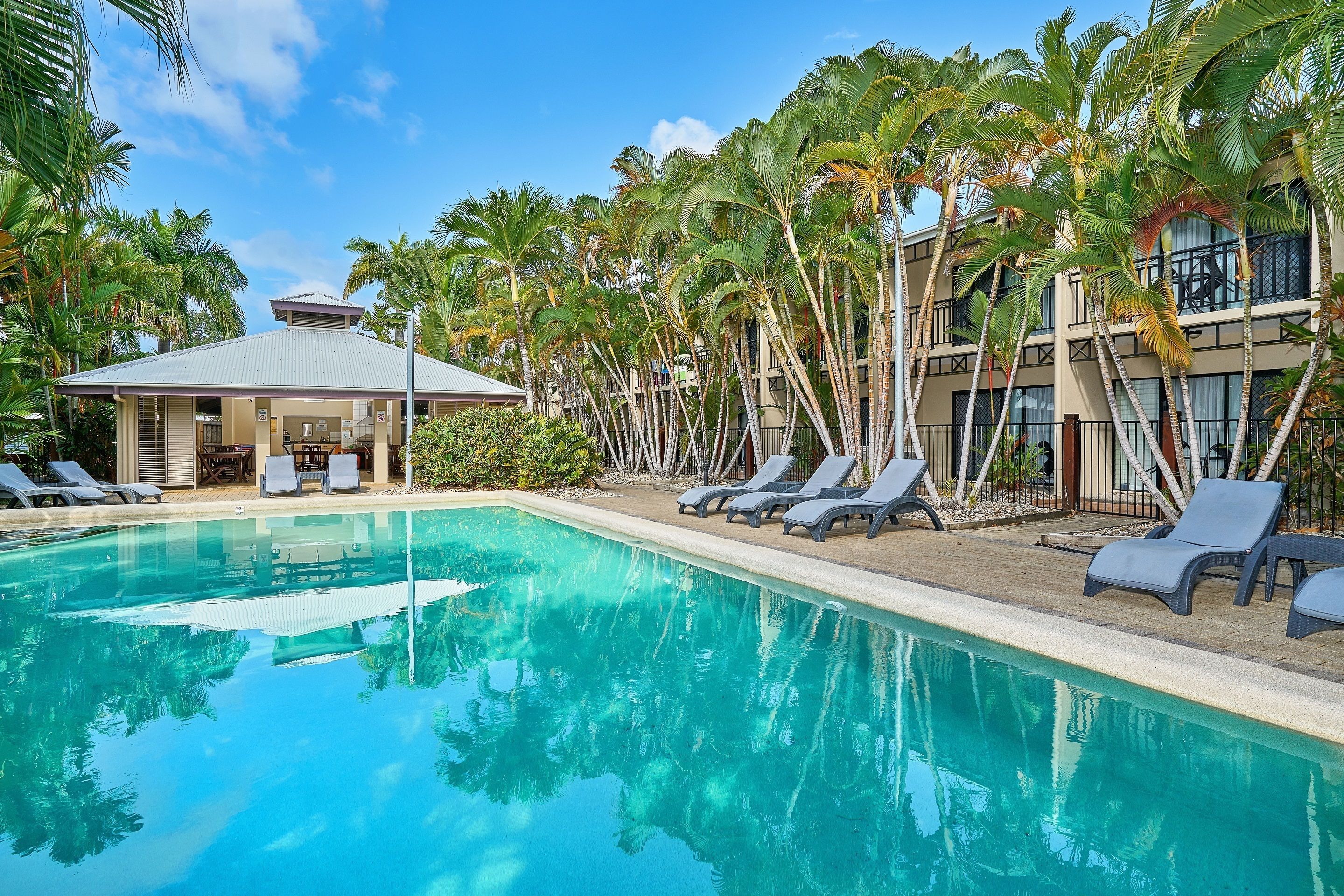 Comfort Inn & Suites Trinity Beach Club