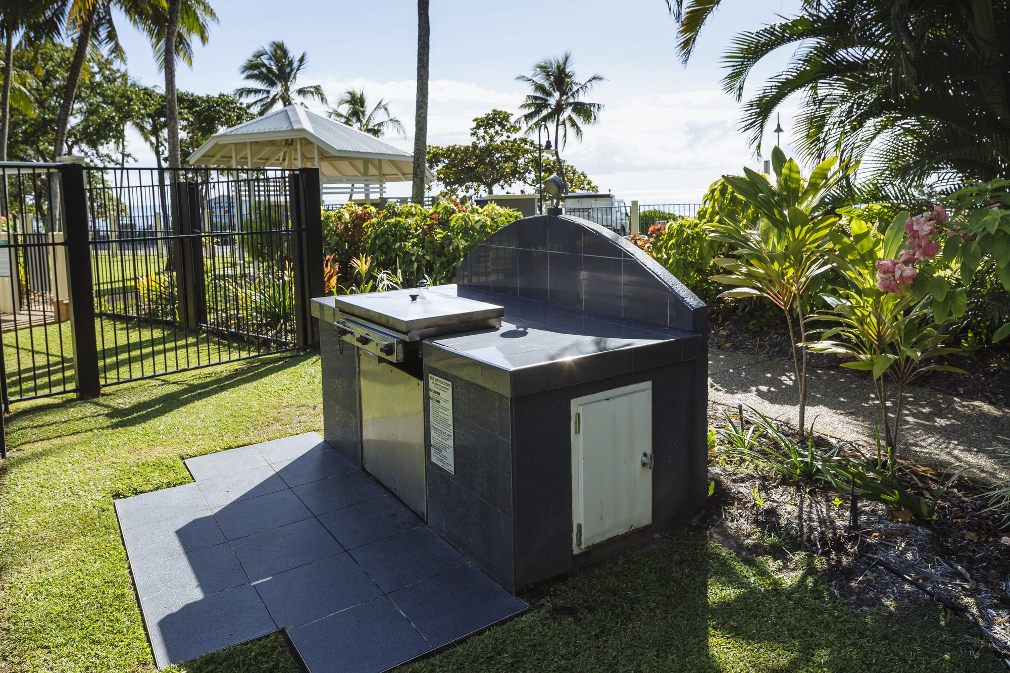 Coral Sands Beachfront Resort