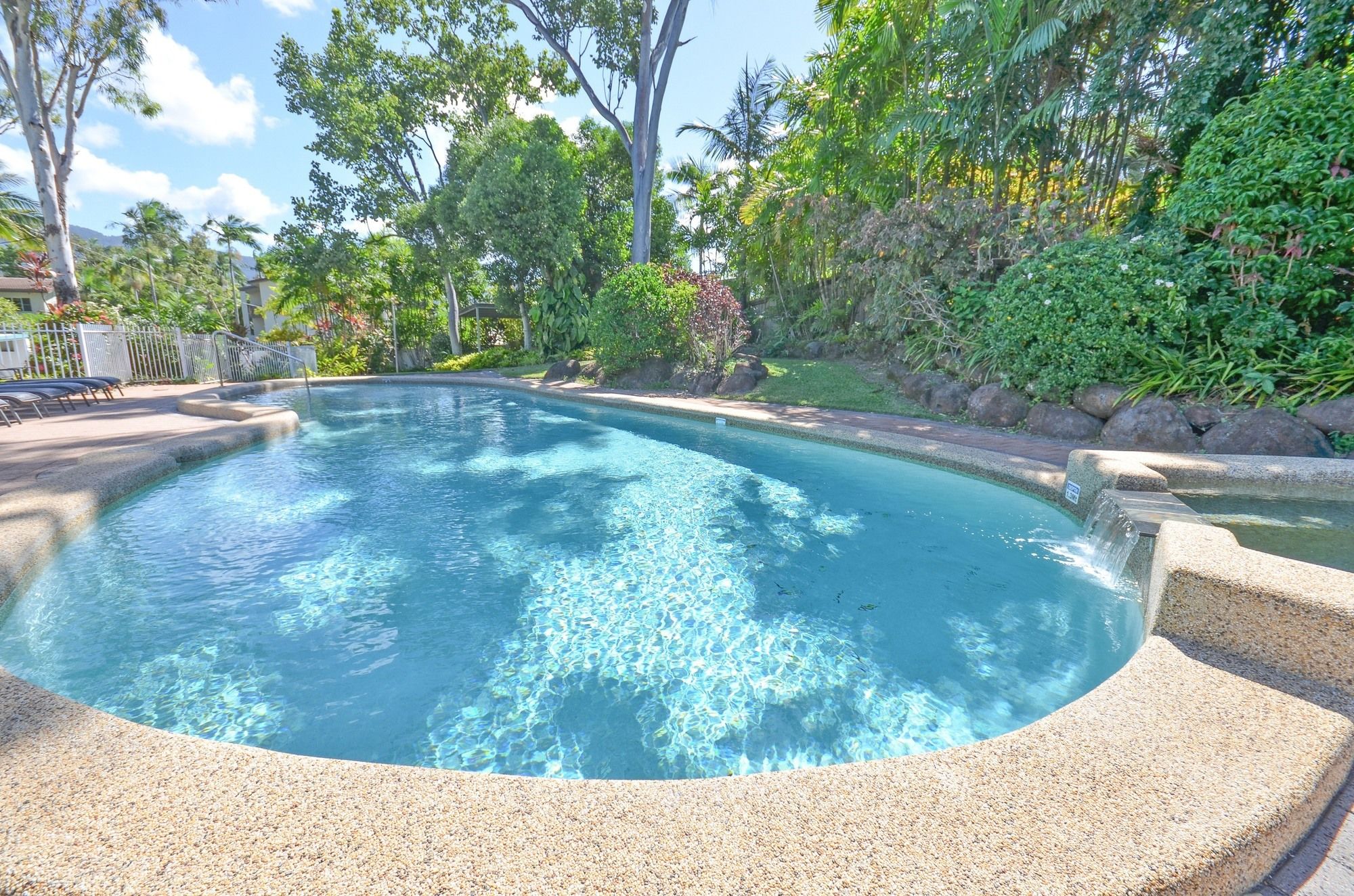 Roydon Beachfront Holiday Apartments