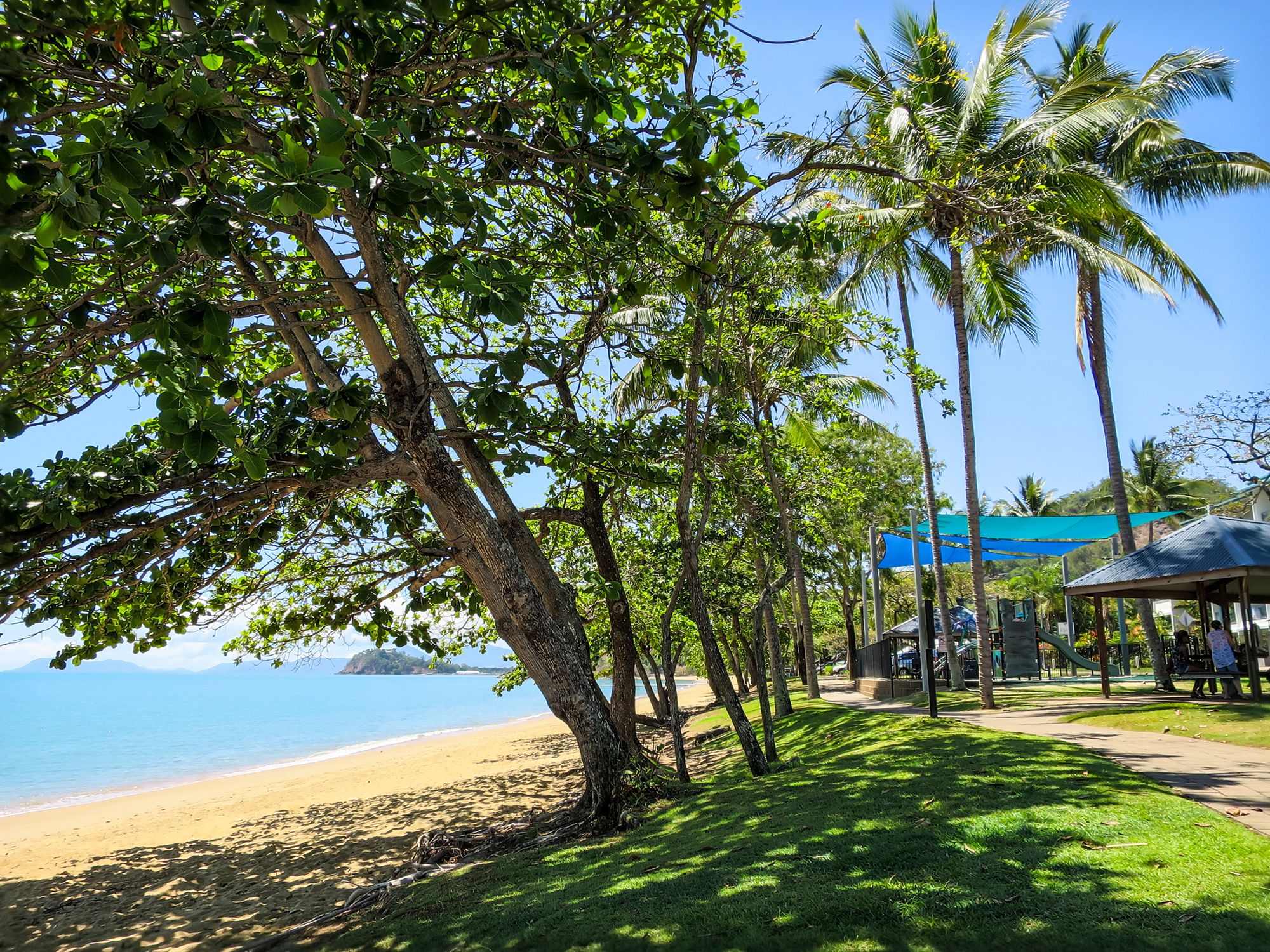 Roydon Beachfront Holiday Apartments