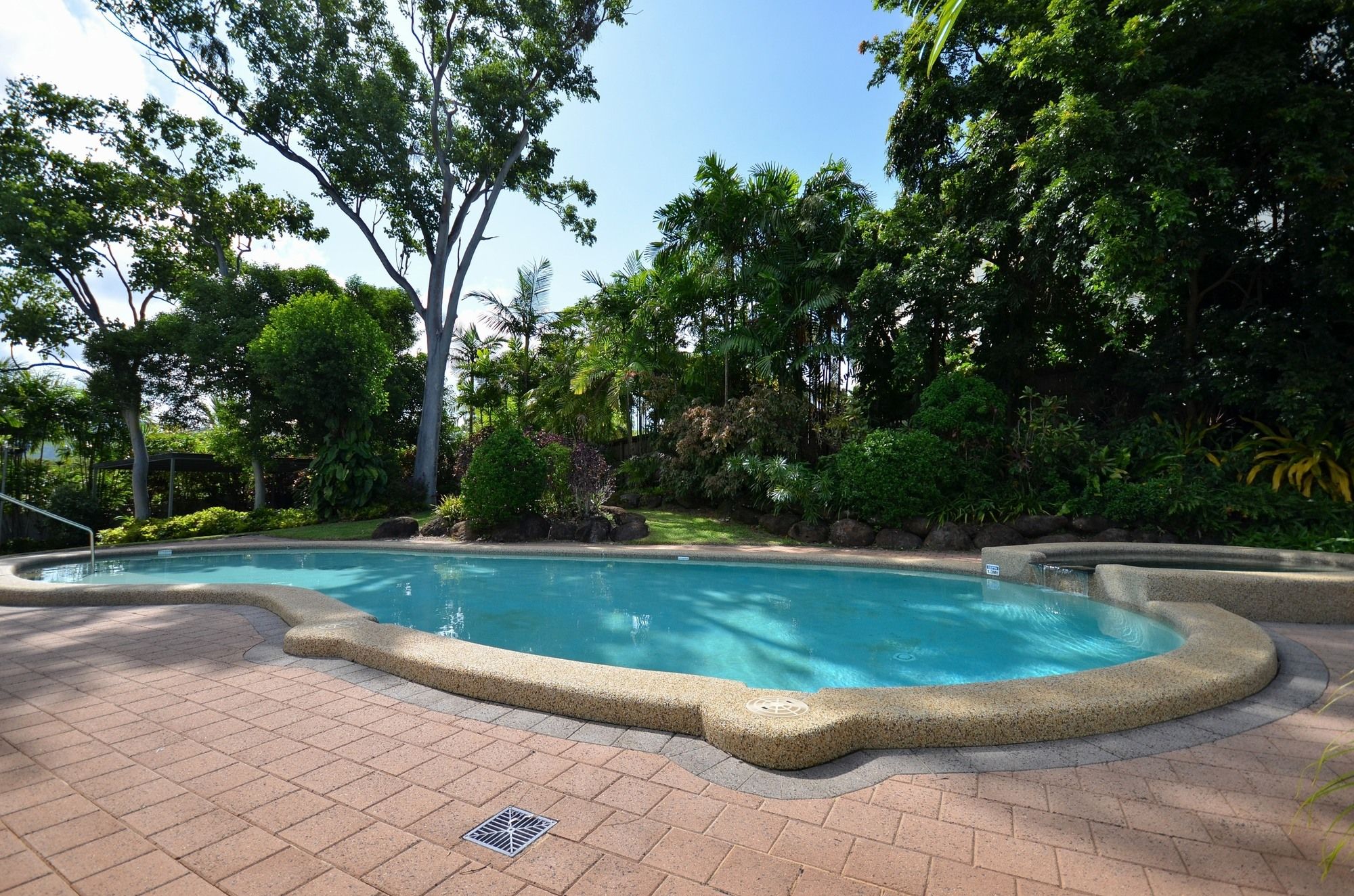 Roydon Beachfront Holiday Apartments