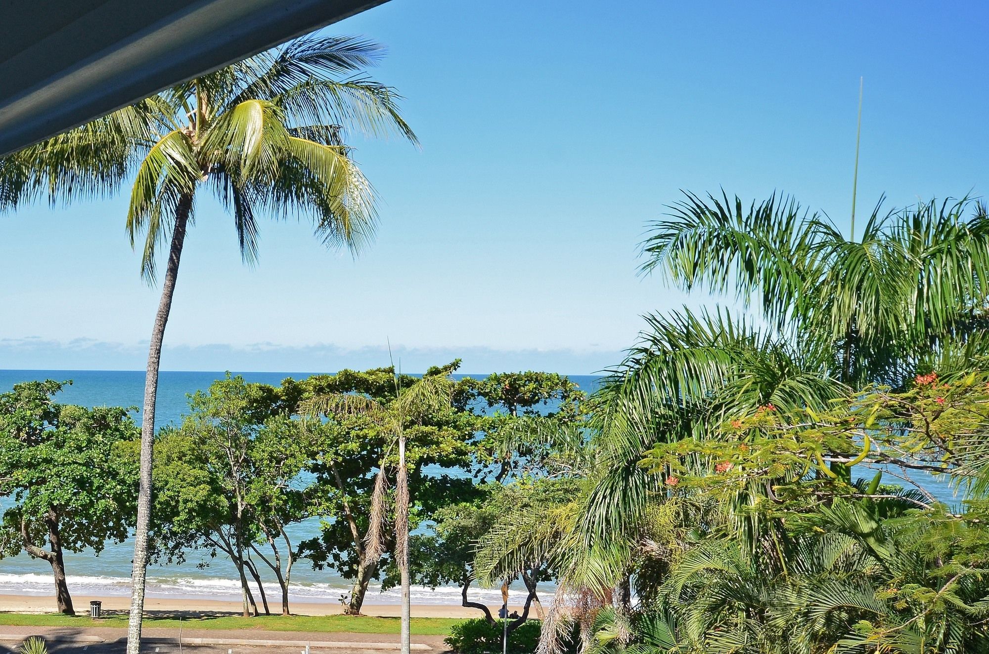 Roydon Beachfront Holiday Apartments