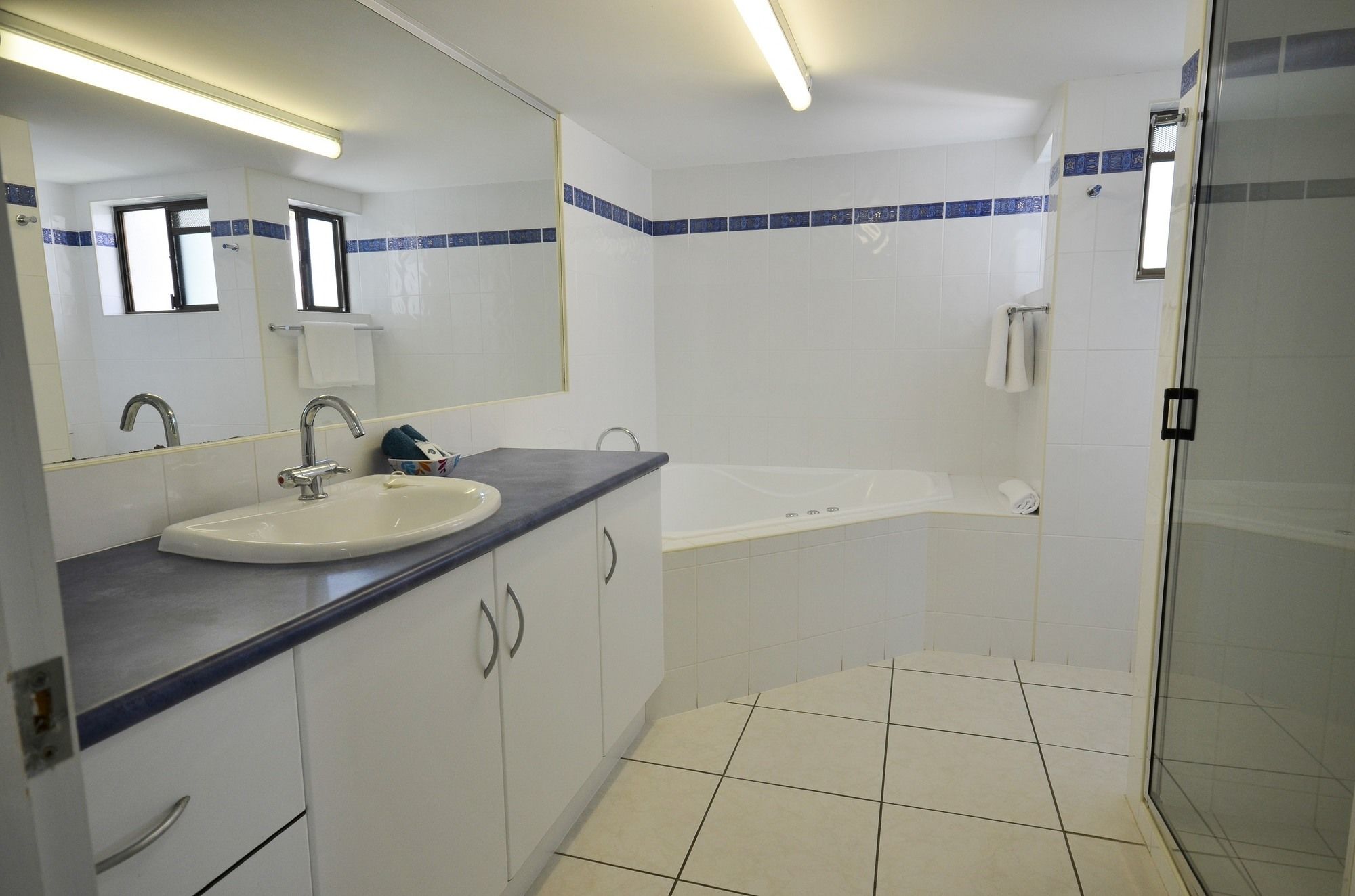 Roydon Beachfront Holiday Apartments