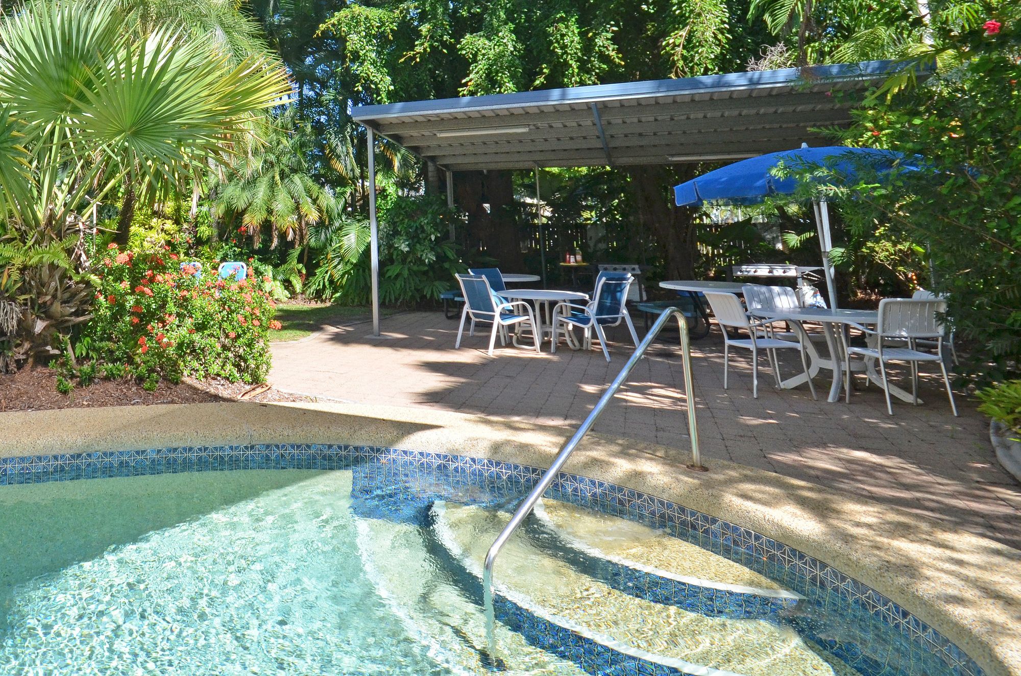 Roydon Beachfront Holiday Apartments