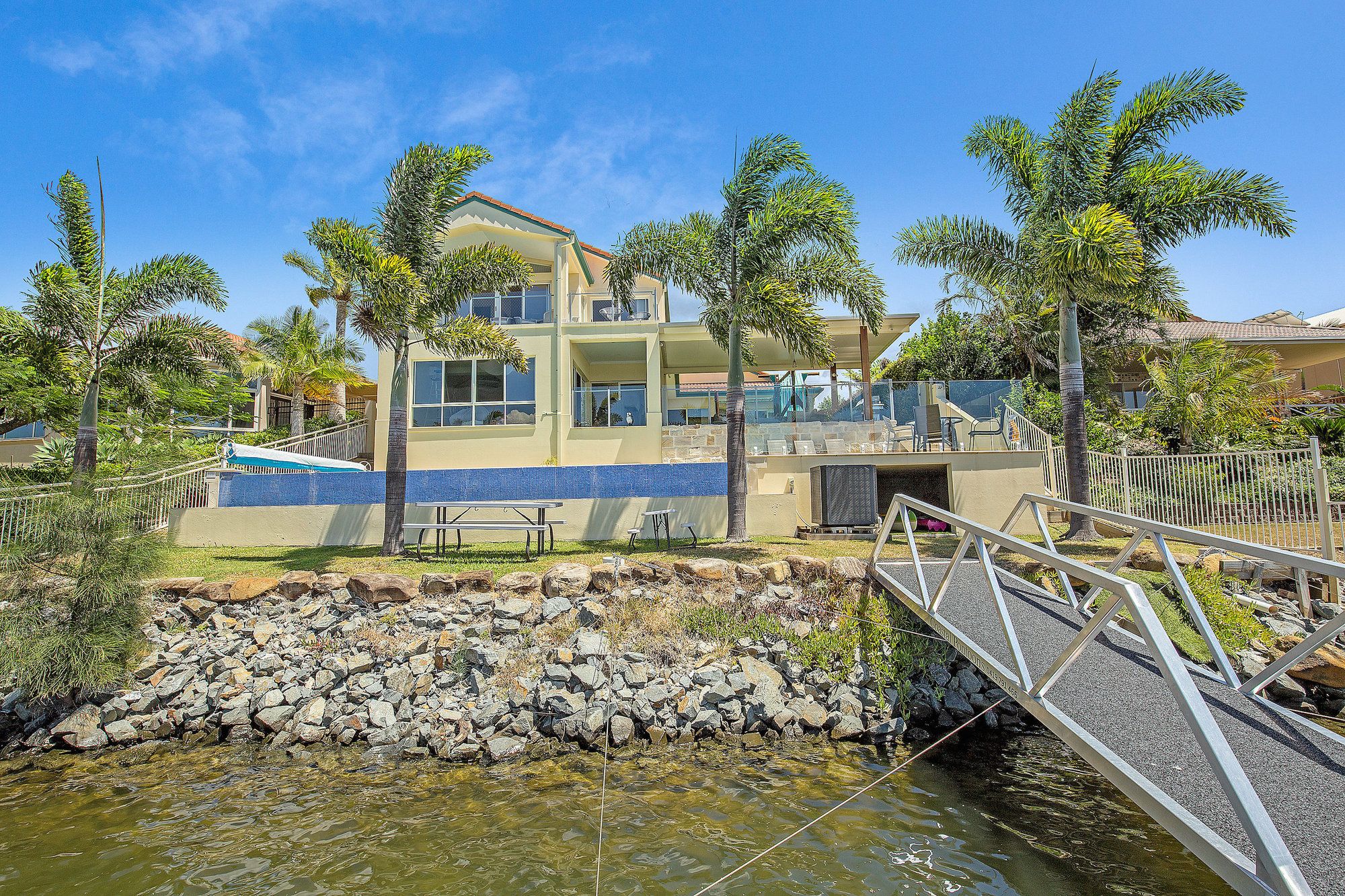 Lakehouse Family Oasis