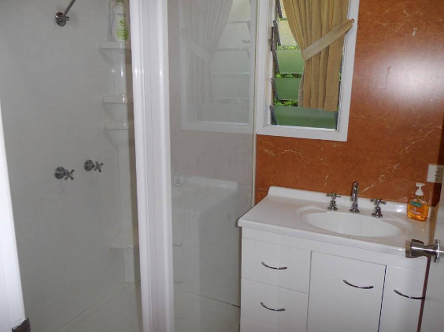 Pitstop Lodge Guesthouse B & B