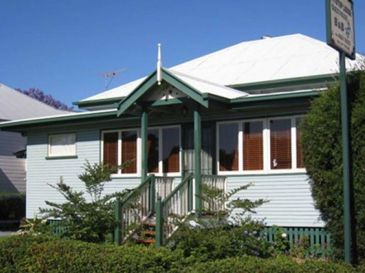 Pitstop Lodge Guesthouse B & B