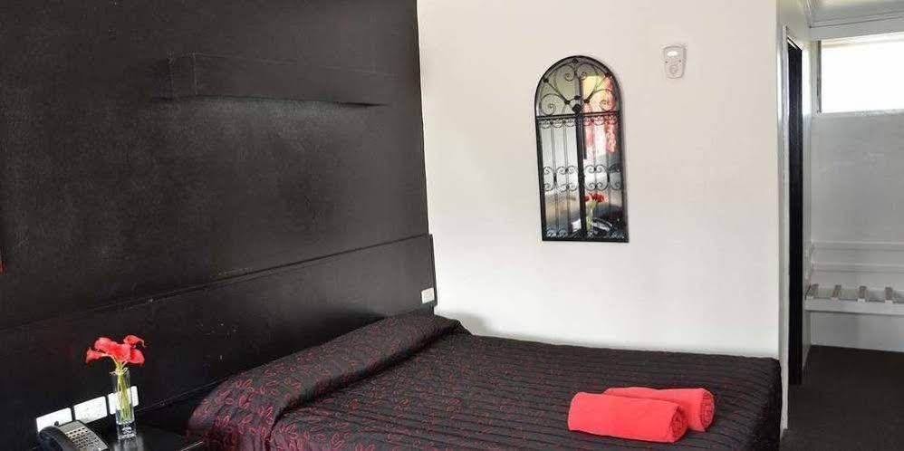 Warwick Motor Inn