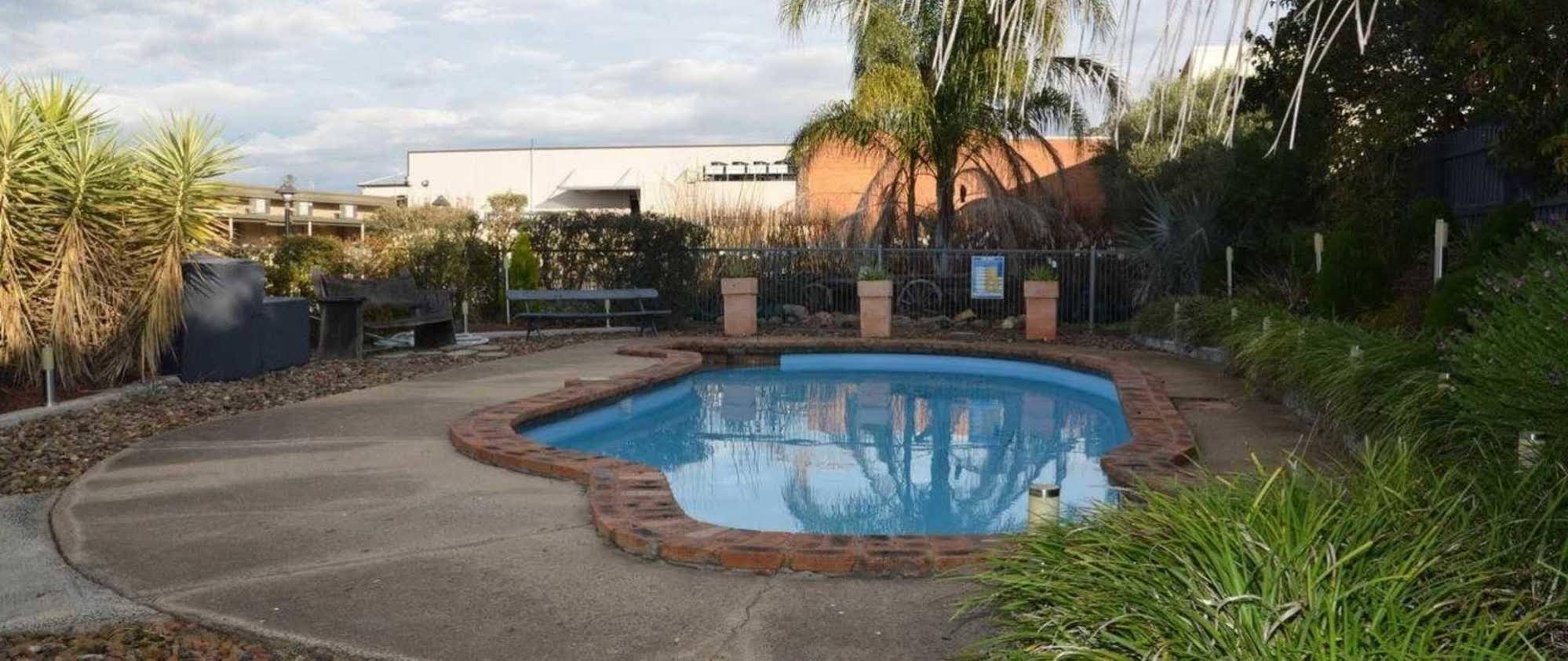 Warwick Motor Inn
