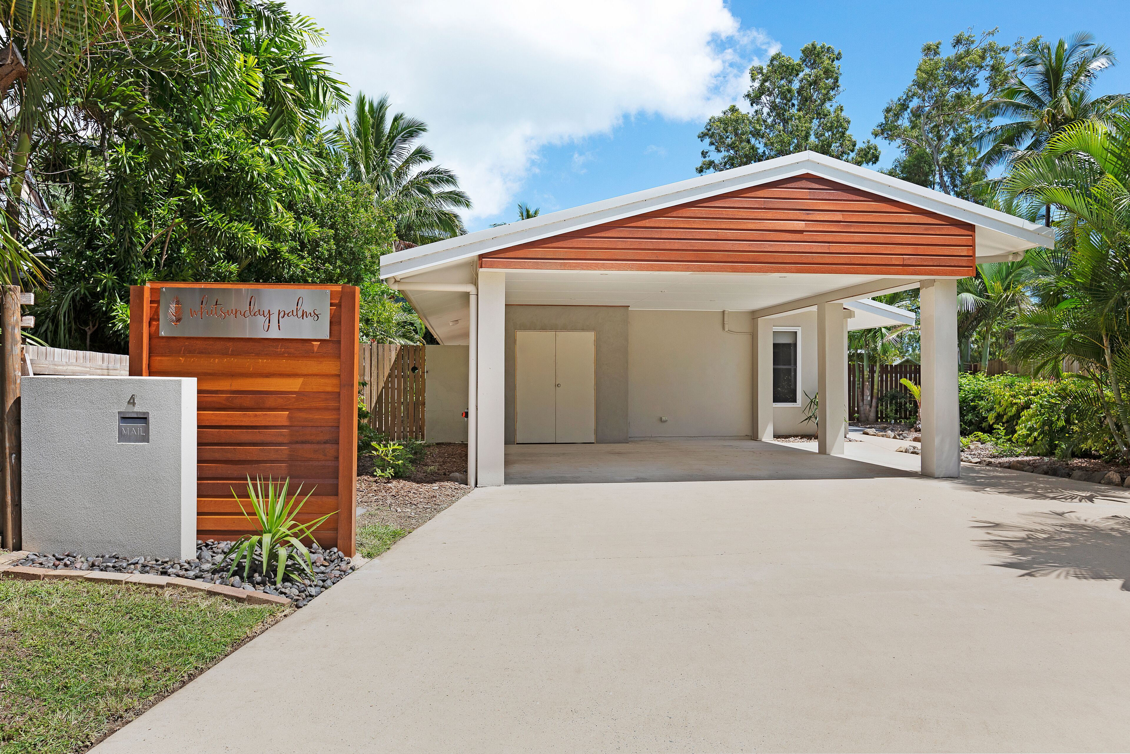 Whitsunday Palms by HamoRent