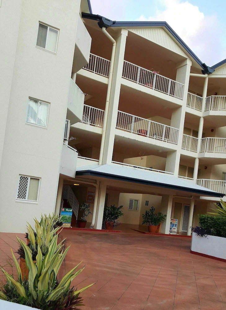 Golden Sands Beachfront Apartment Resort