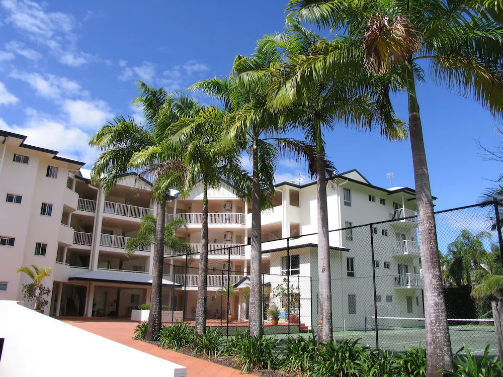 Golden Sands Beachfront Apartment Resort