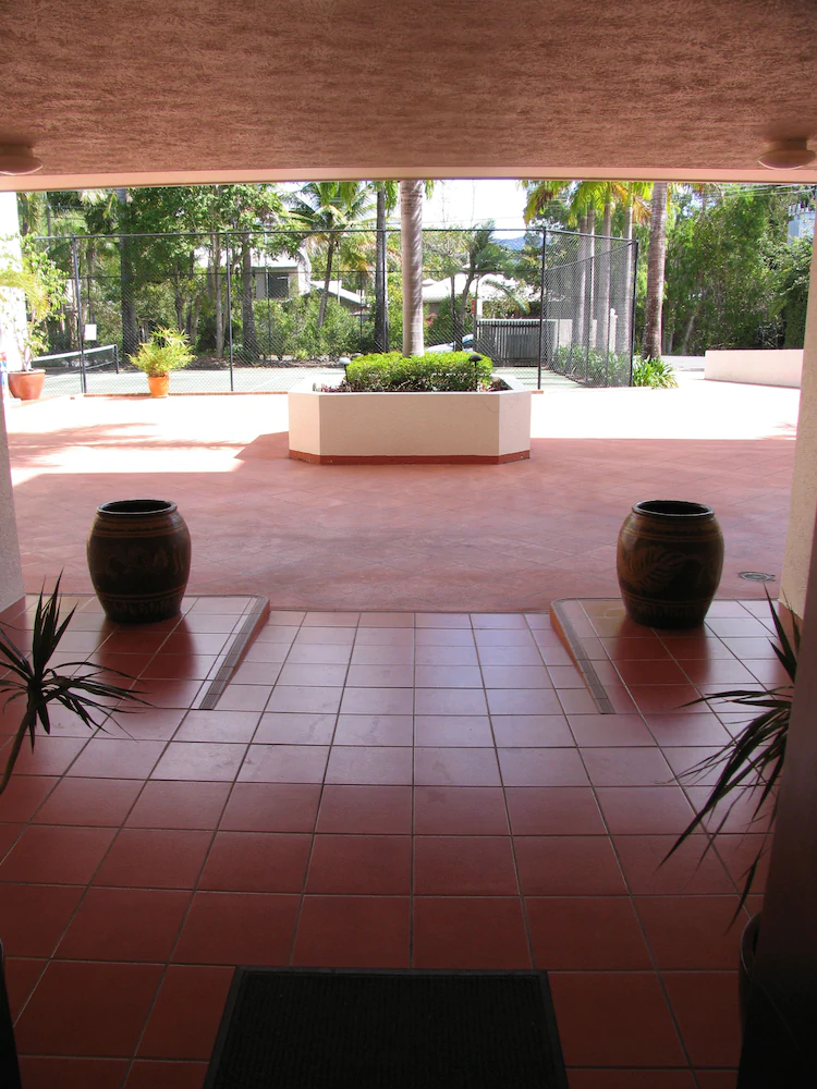 Golden Sands Beachfront Apartment Resort
