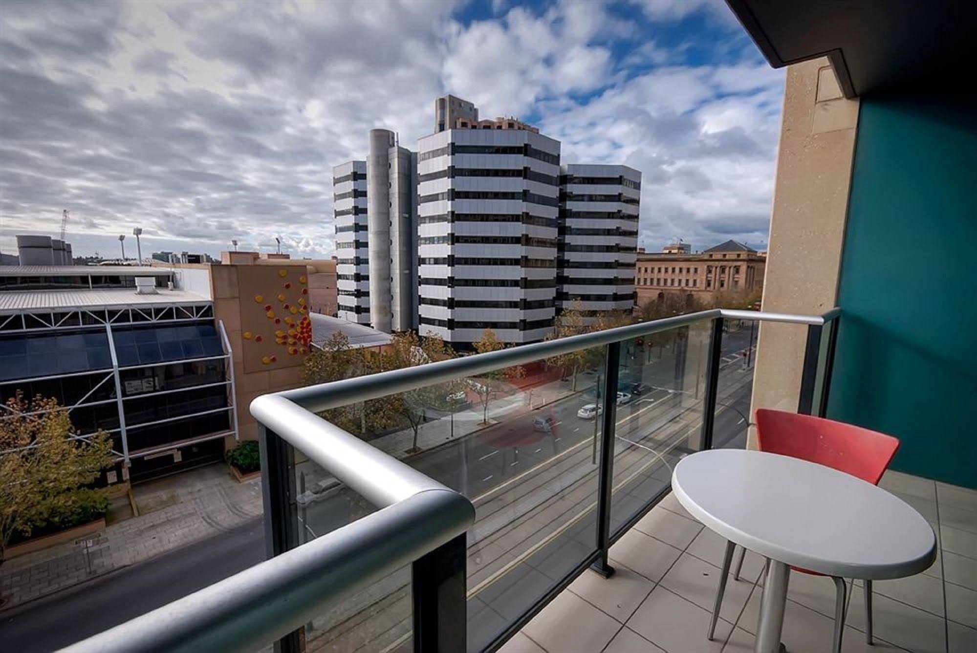 La Loft Apartments