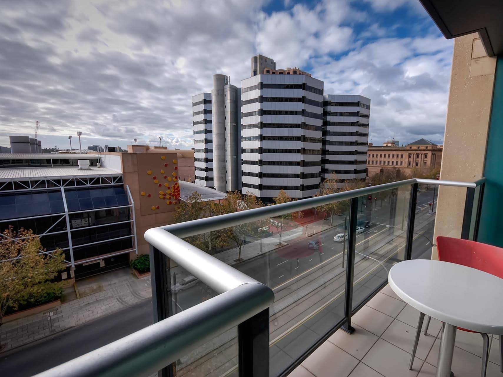 La Loft Apartments