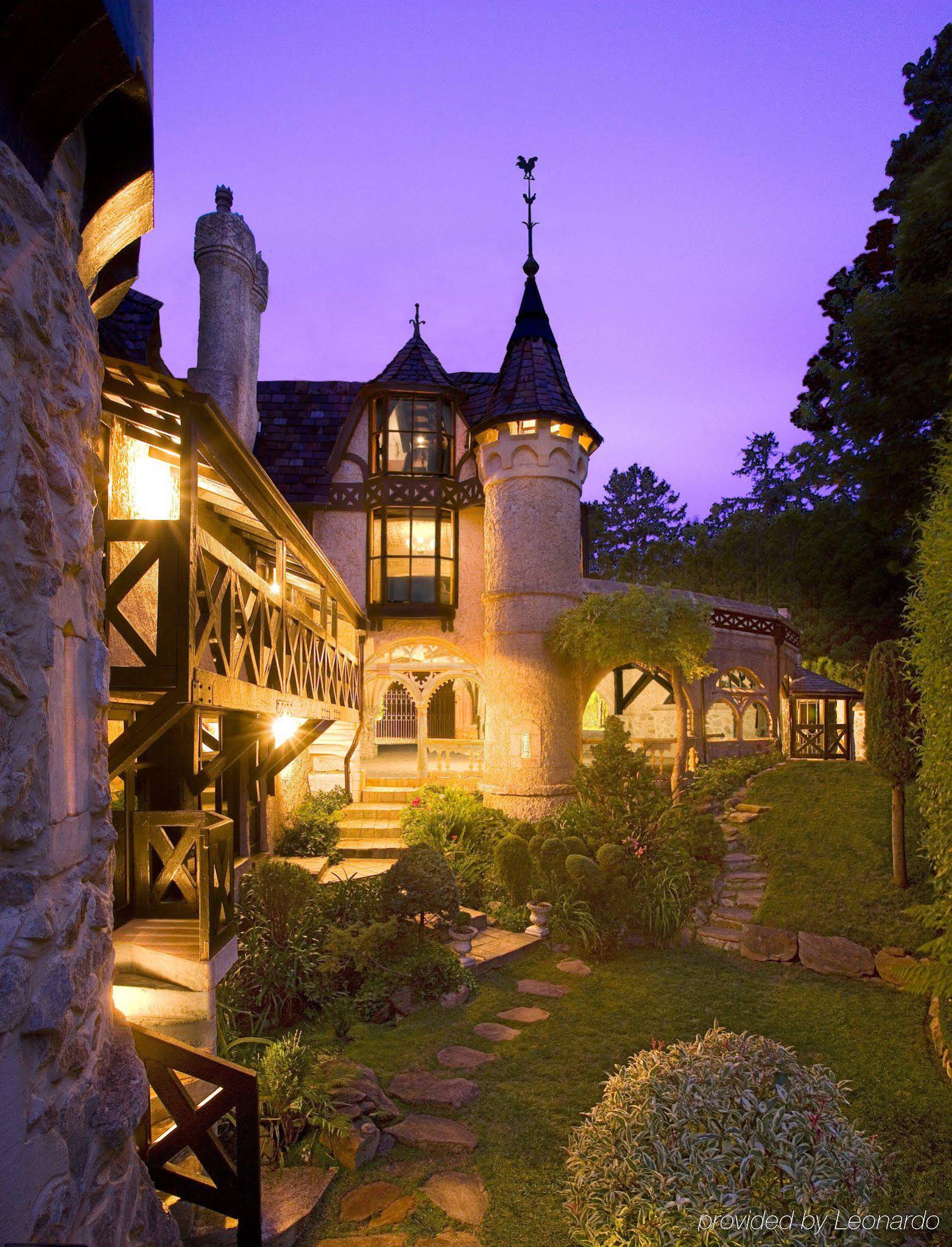 Thorngrove Manor