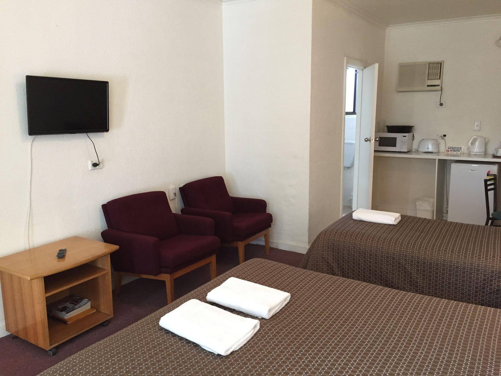 Tollgate Motel