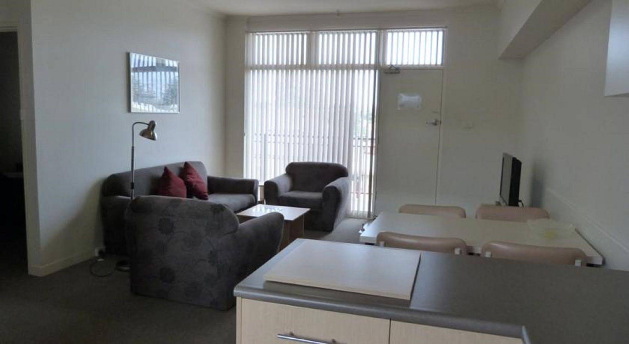 Glenelg Holiday Apartments - Corfu
