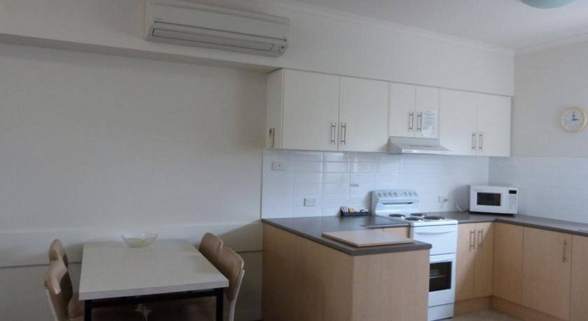 Glenelg Holiday Apartments - Corfu