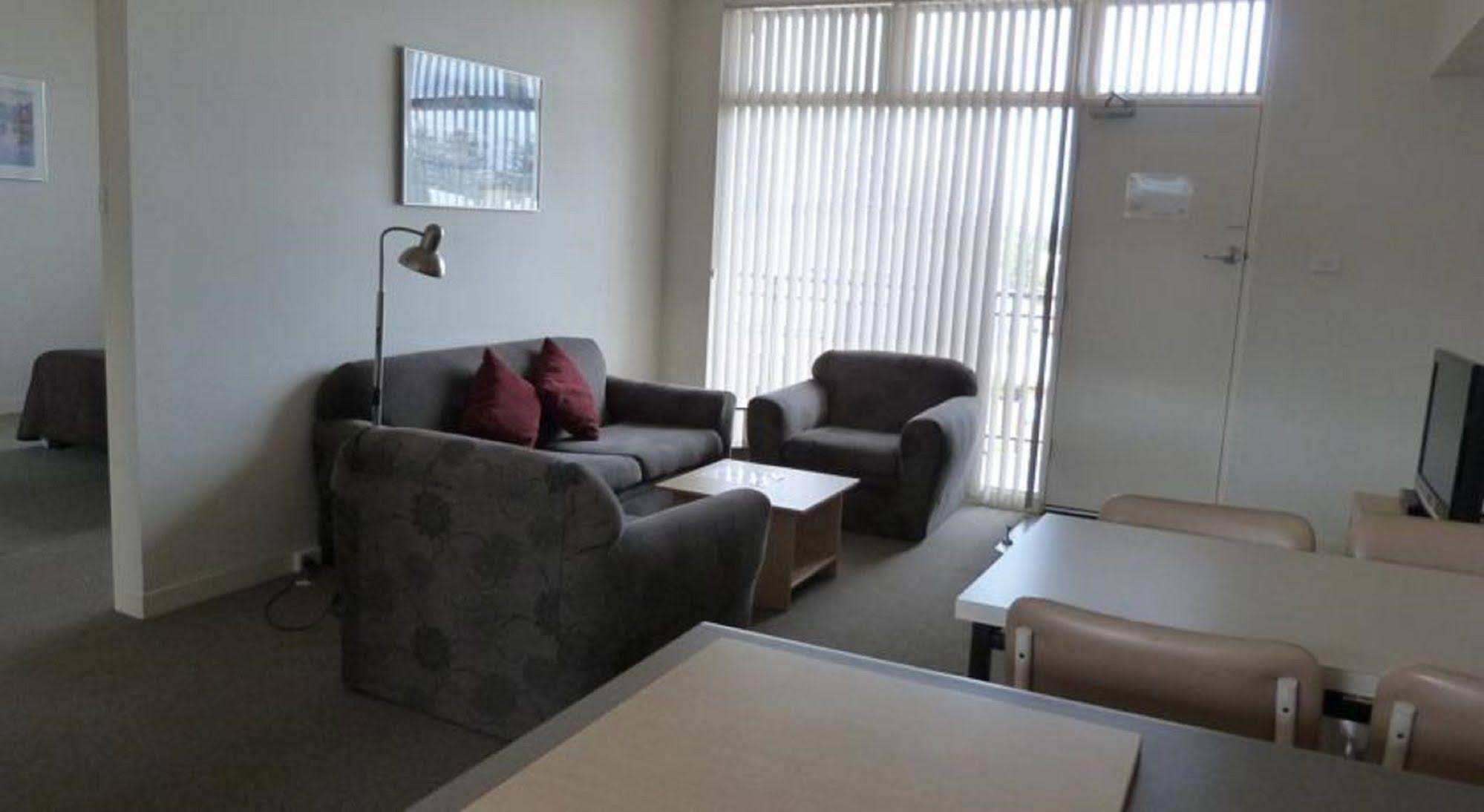 Glenelg Holiday Apartments - Corfu
