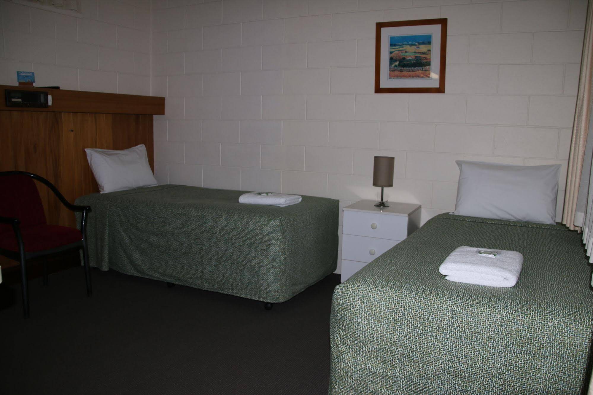 Glossop Motel