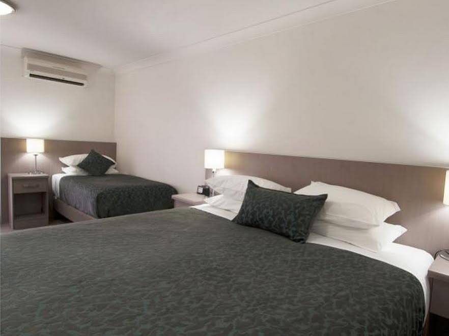 Loxton Community Hotel Motel