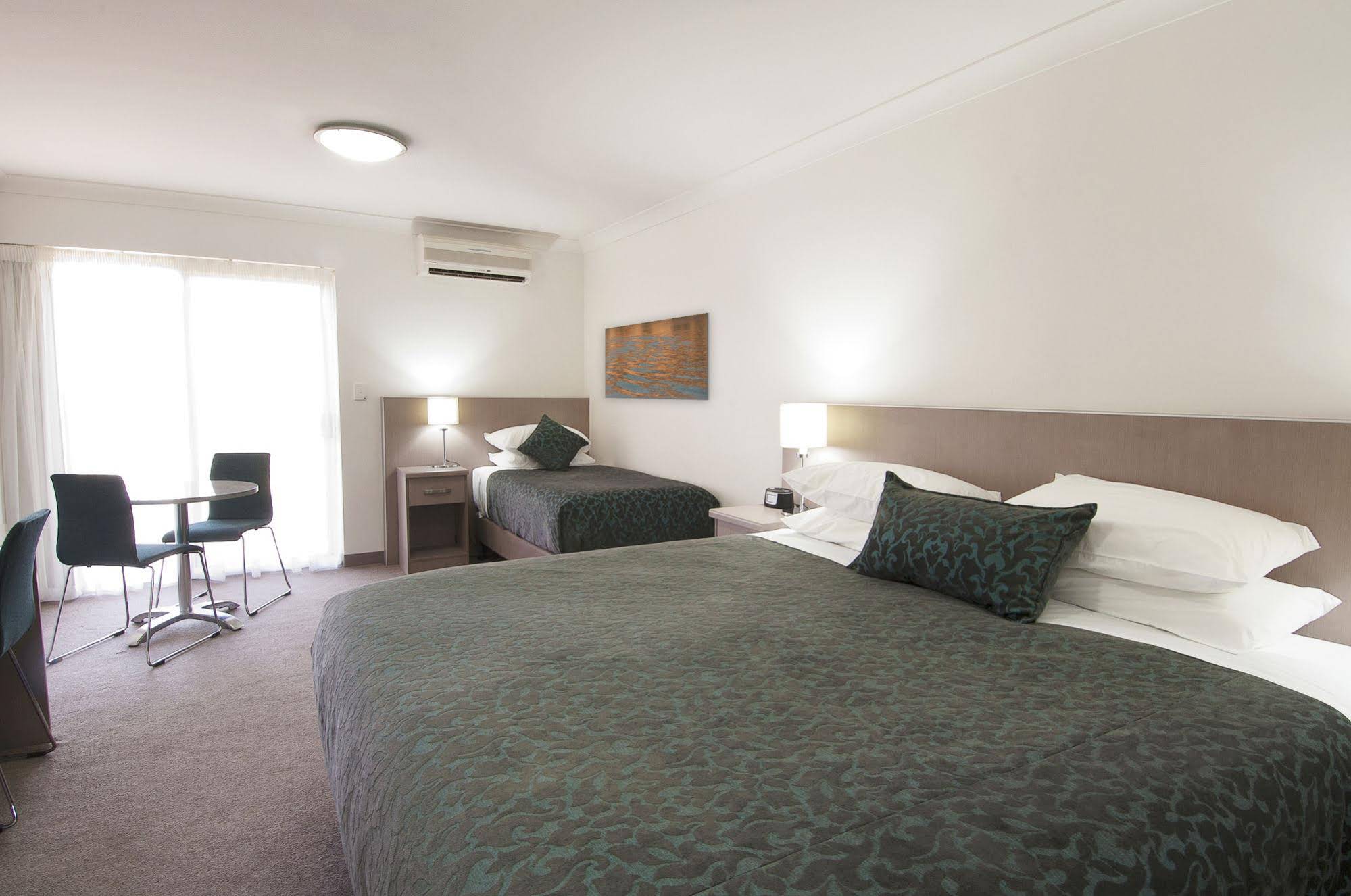 Loxton Community Hotel Motel