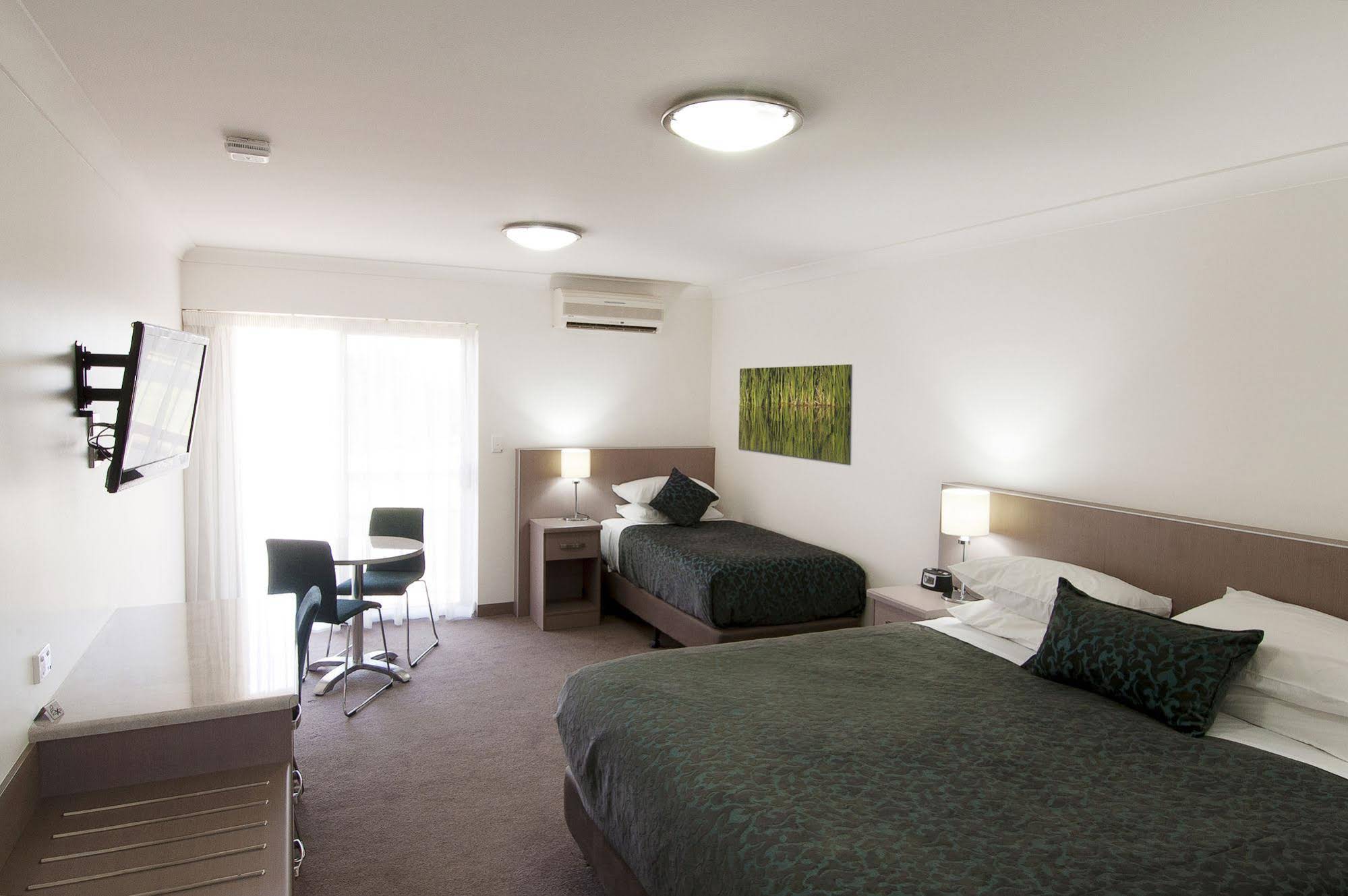 Loxton Community Hotel Motel