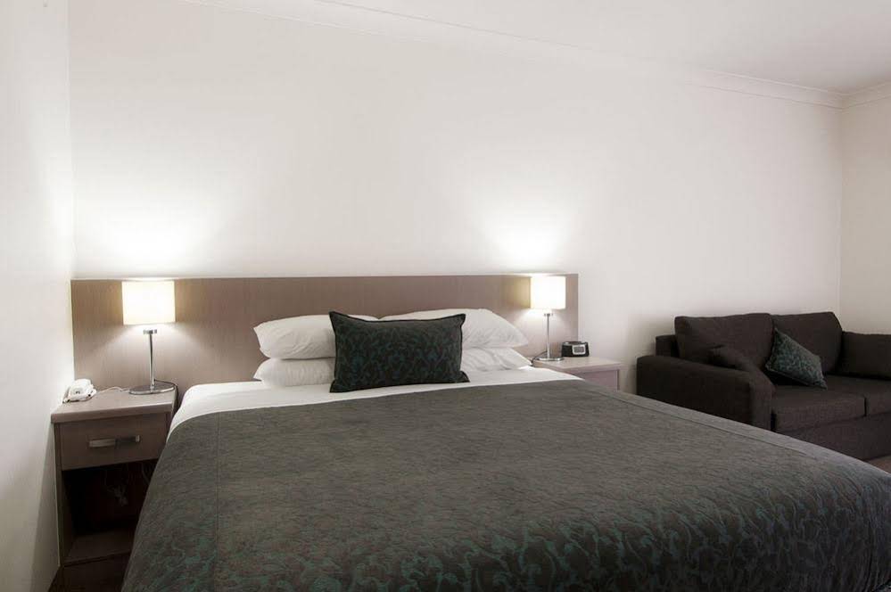Loxton Community Hotel Motel