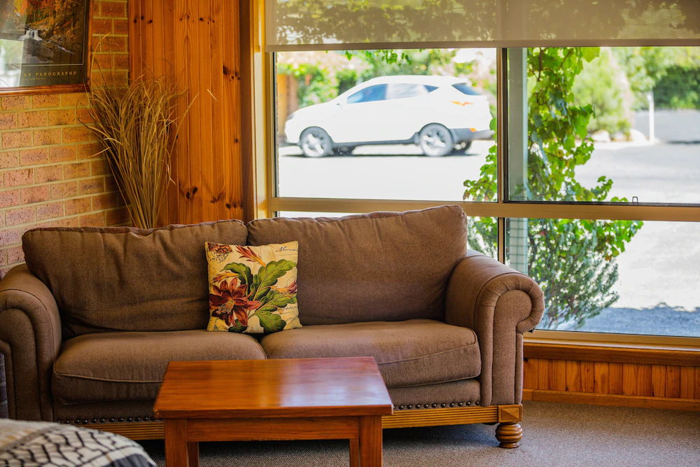 Country Roads Motor Inn