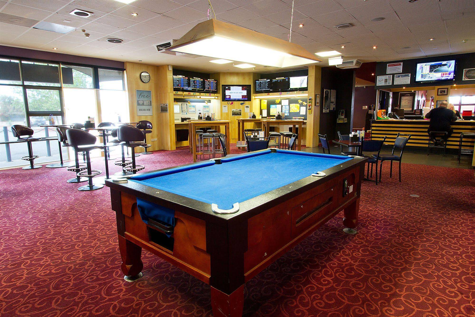 Nightcap at Hendon Hotel