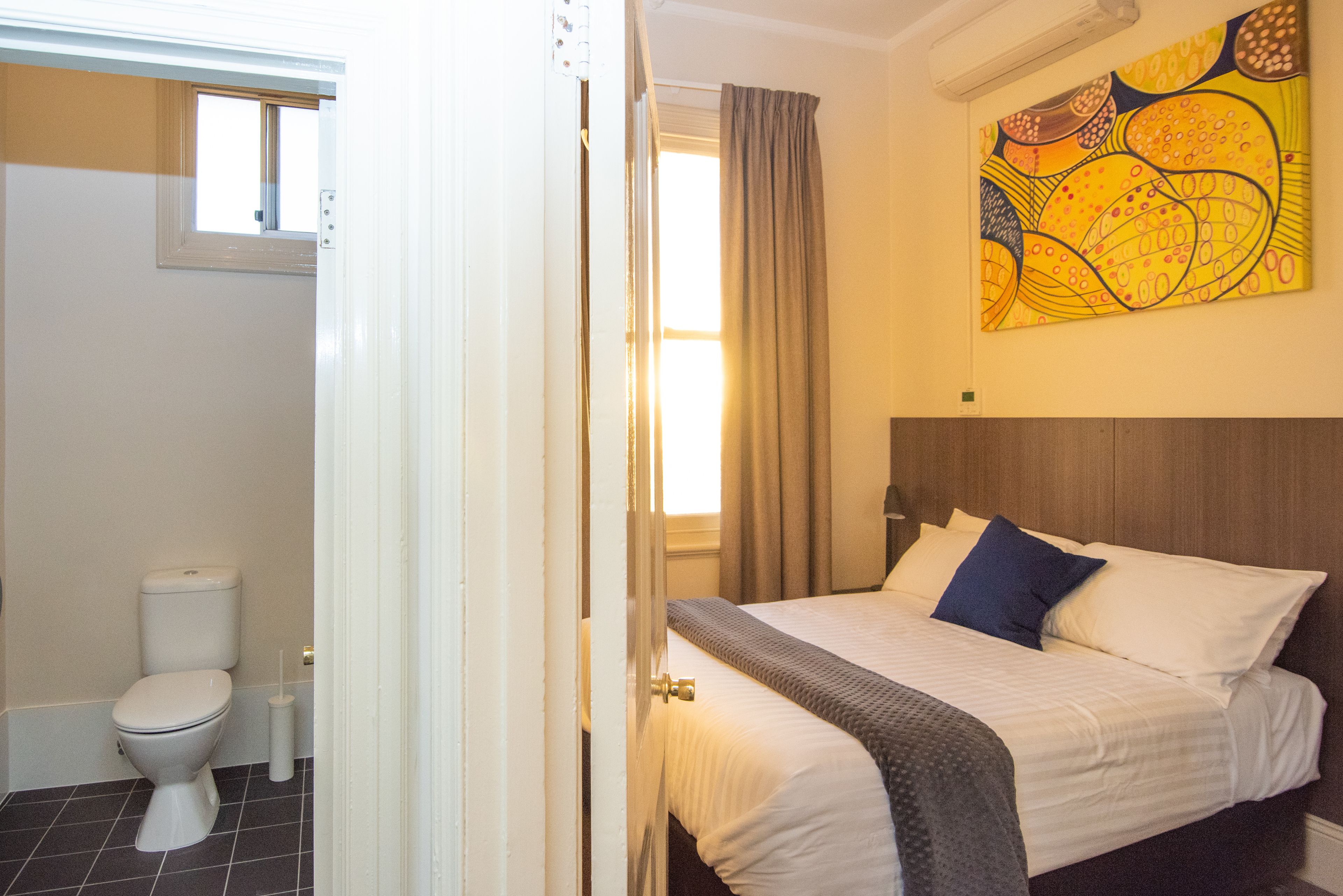 Mile End Hotel