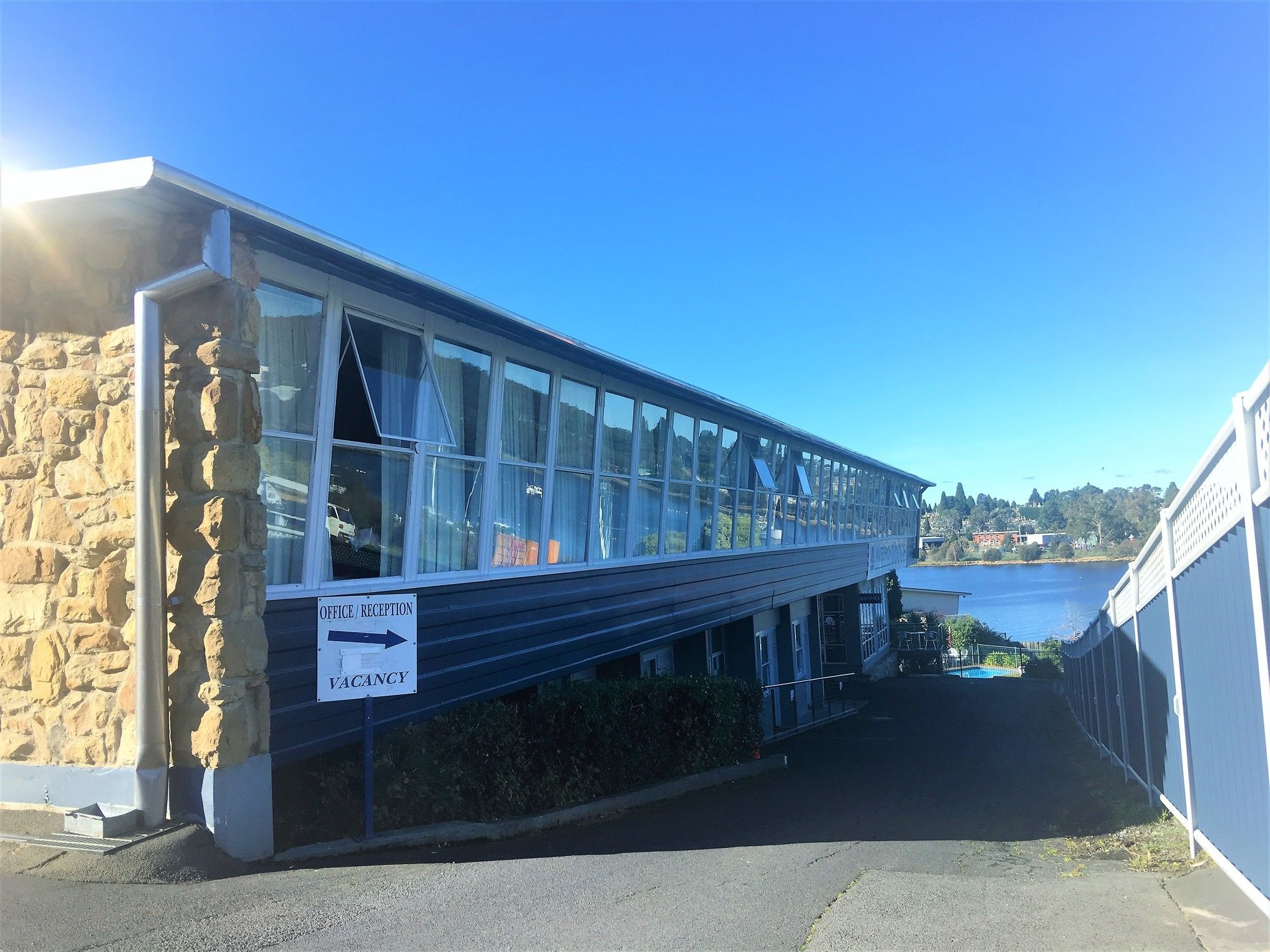 Leisure Inn Waterfront Lodge