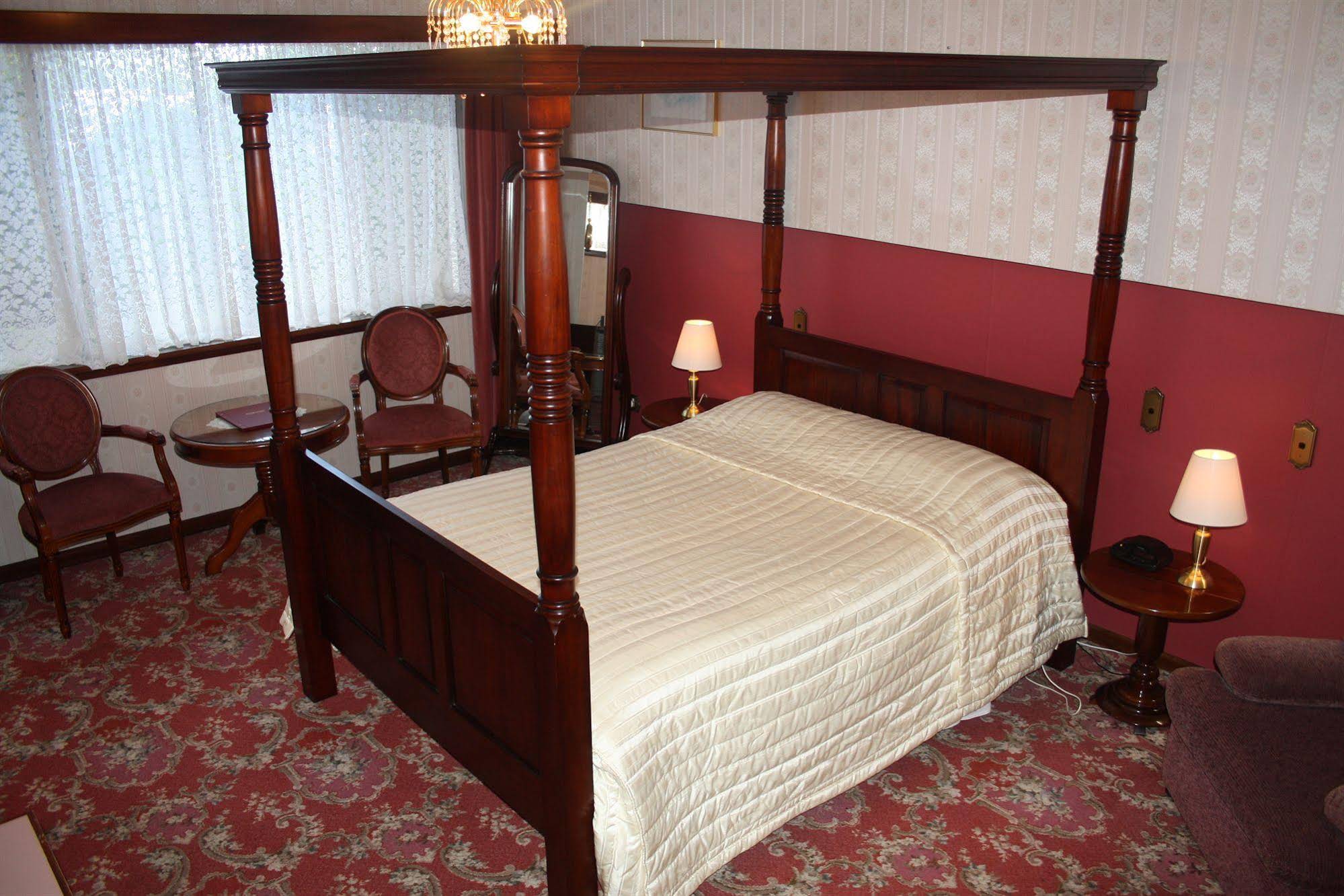 Motel Mayfair on Cavell