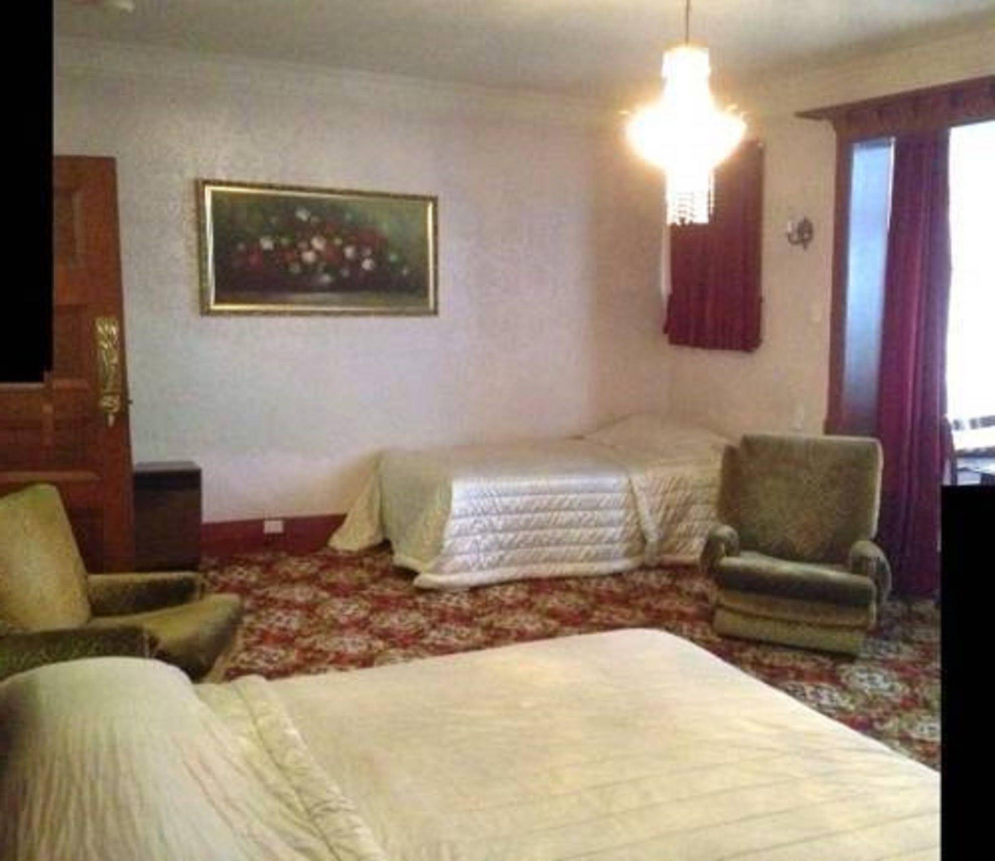 Motel Mayfair on Cavell