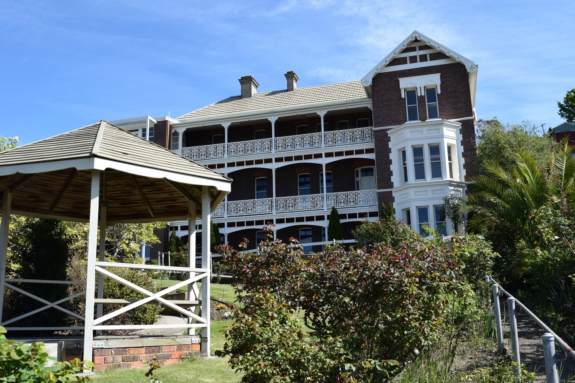 Auldington Hotel