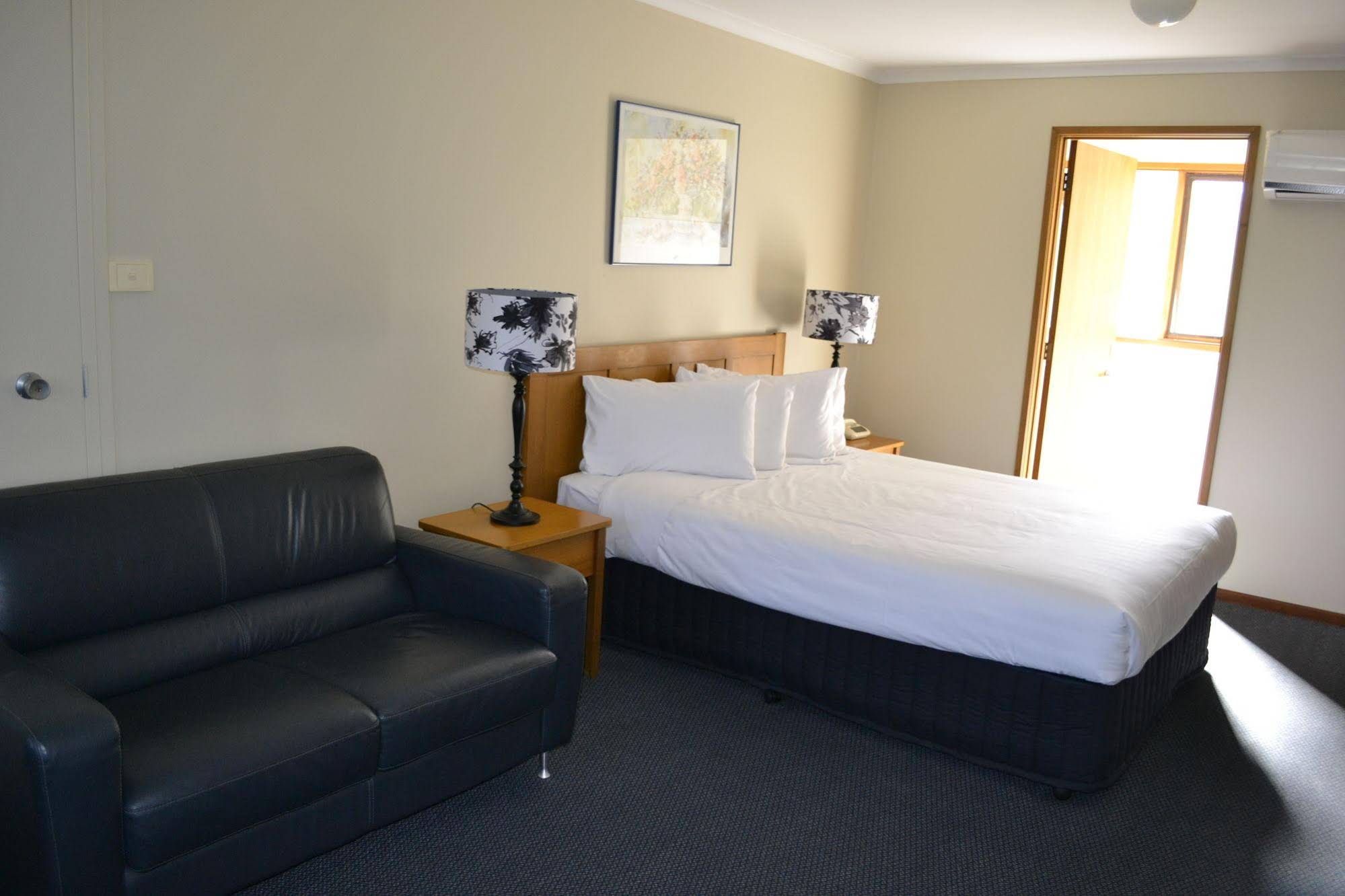 Sunnymead Hotel