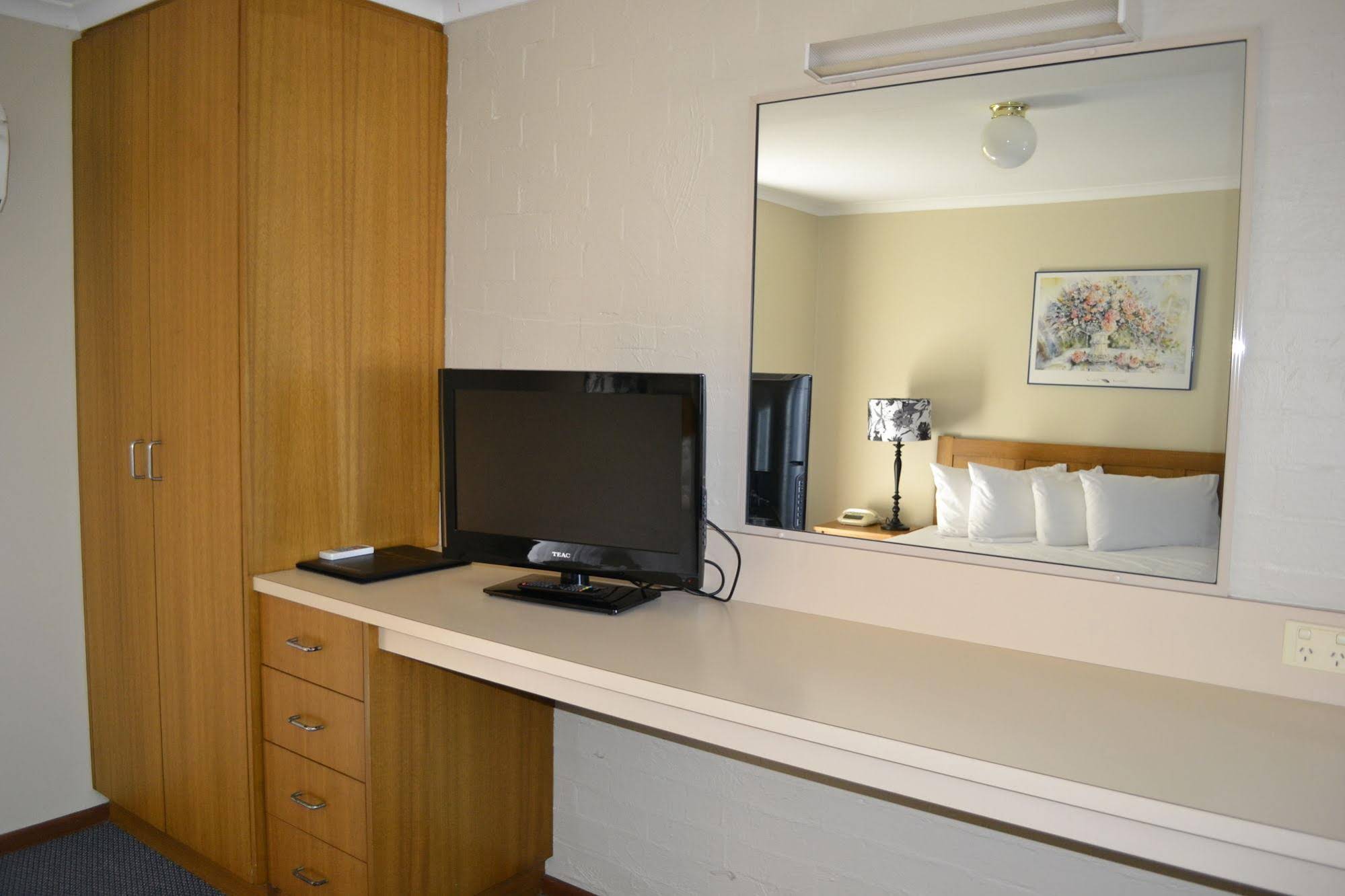 Sunnymead Hotel