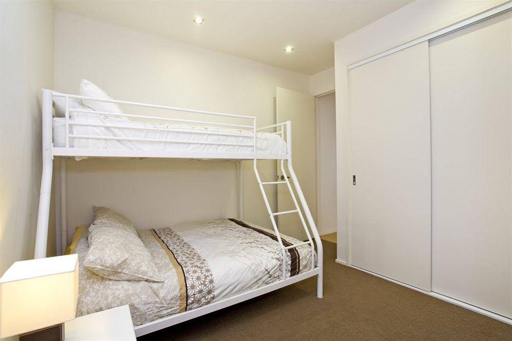 Four Kings Apartments