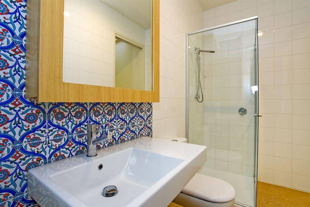 Four Kings Apartments