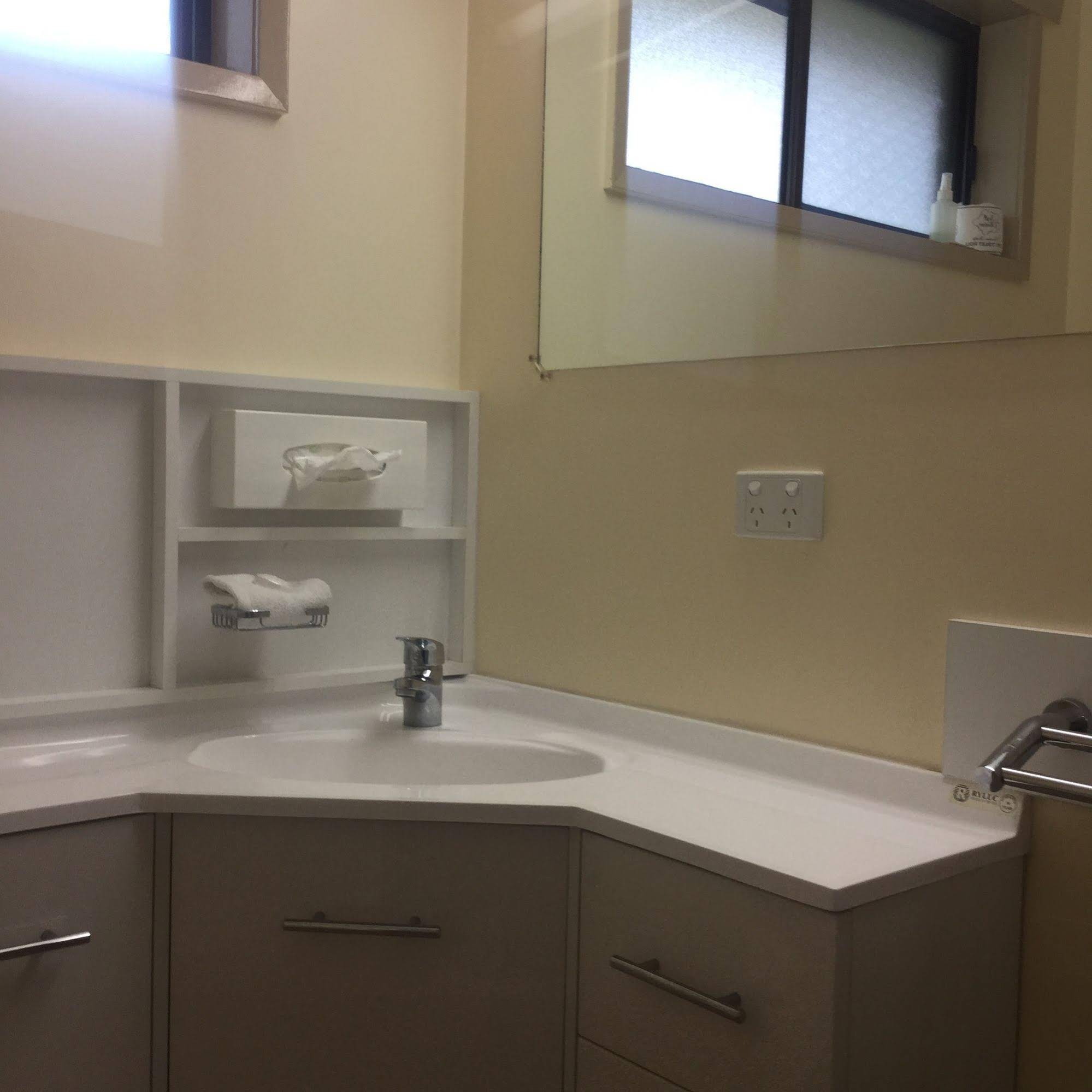 Woodmans Hill Motel & Caravan Park
