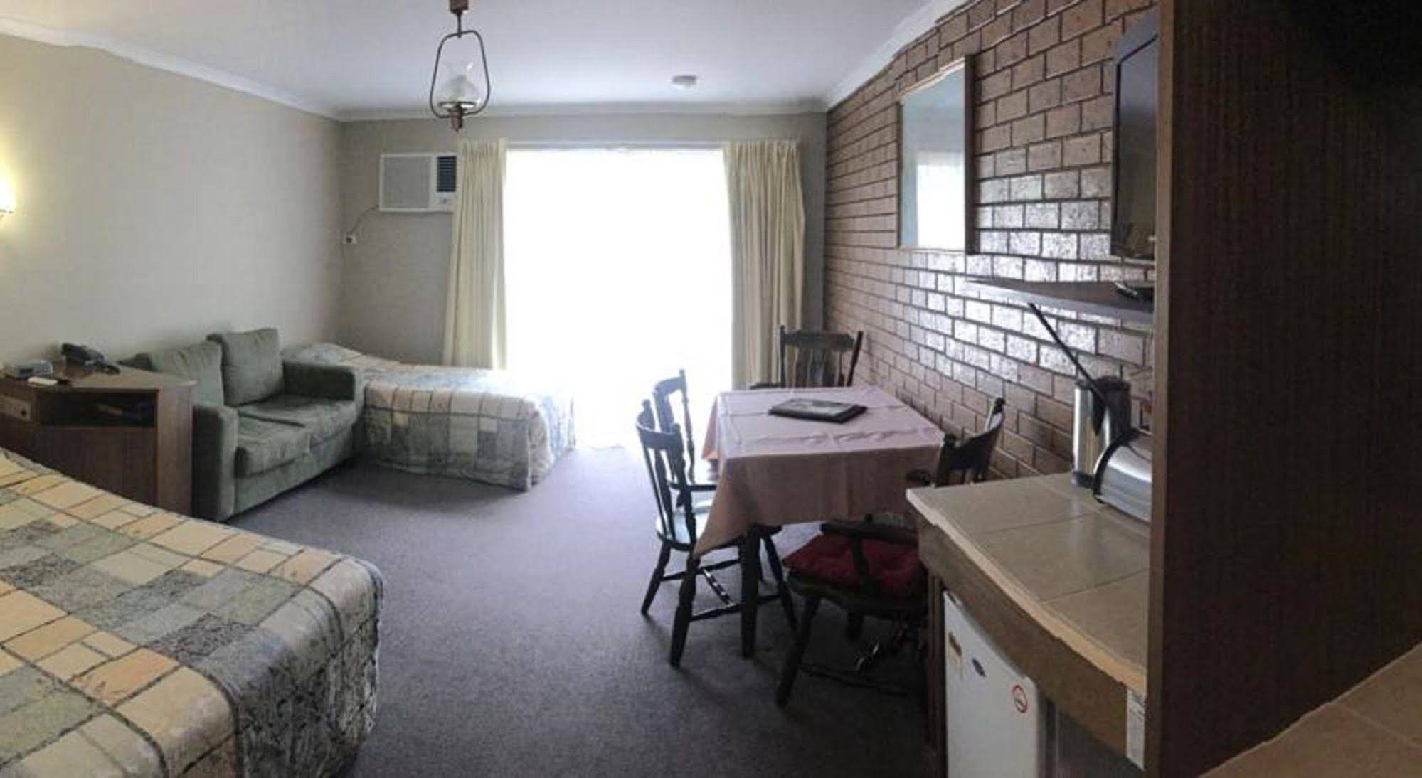Cardigan Lodge Motel