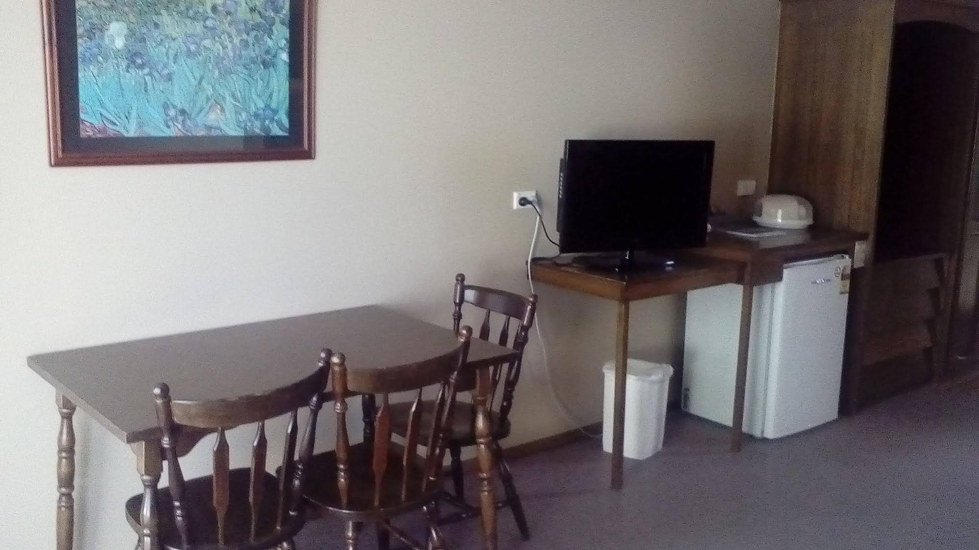 Cardigan Lodge Motel