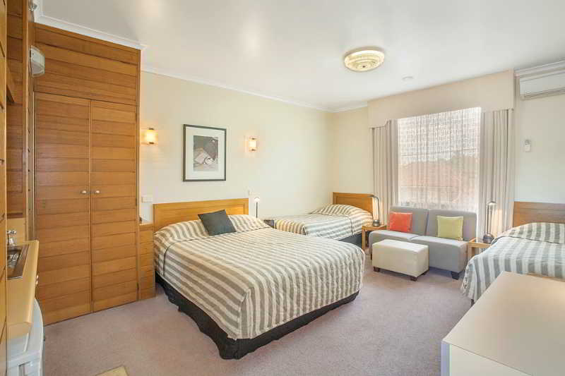 Sovereign Park Motor Inn
