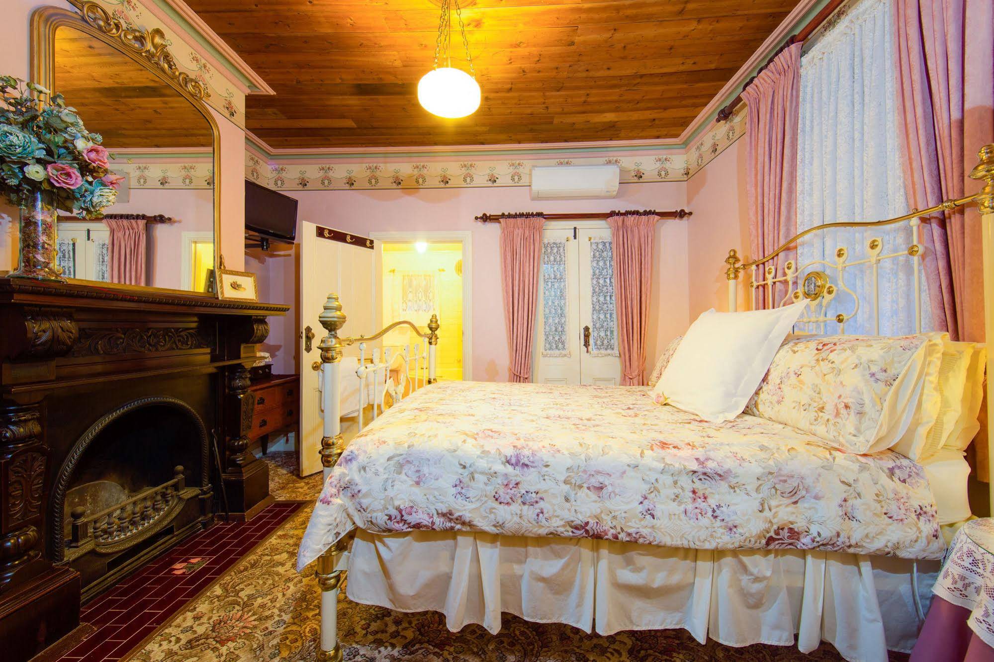 Barnsley House Bed & Breakfast