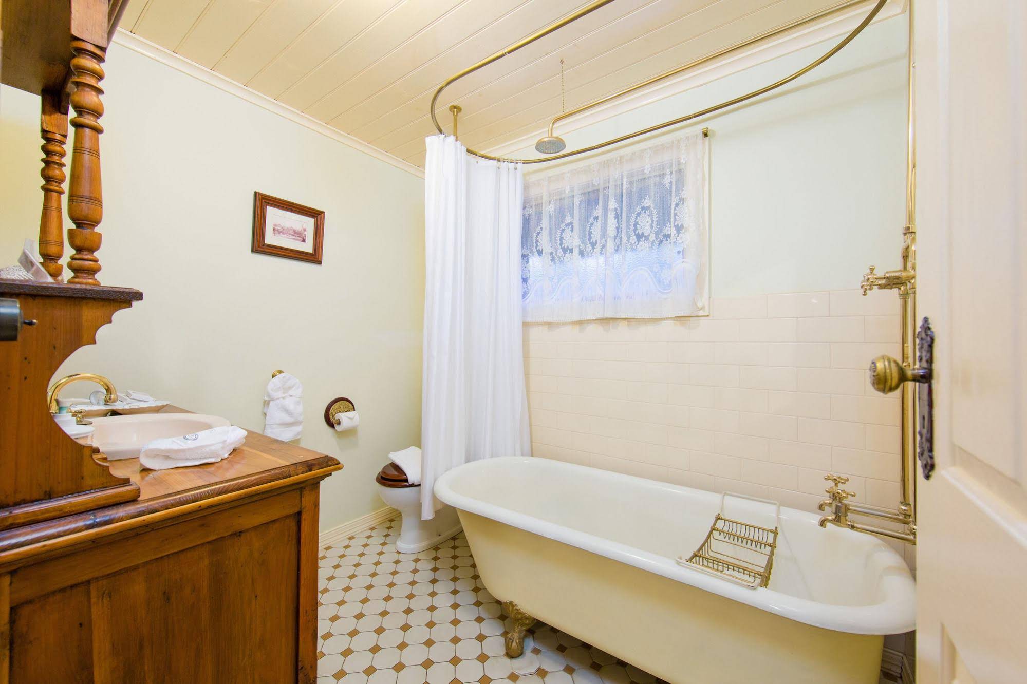 Barnsley House Bed & Breakfast
