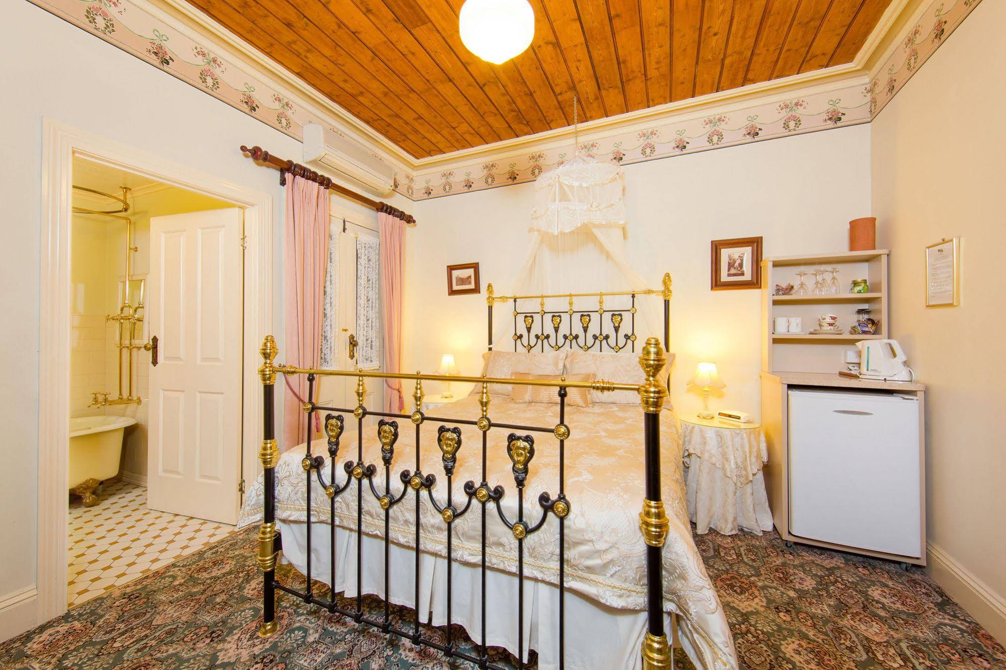 Barnsley House Bed & Breakfast