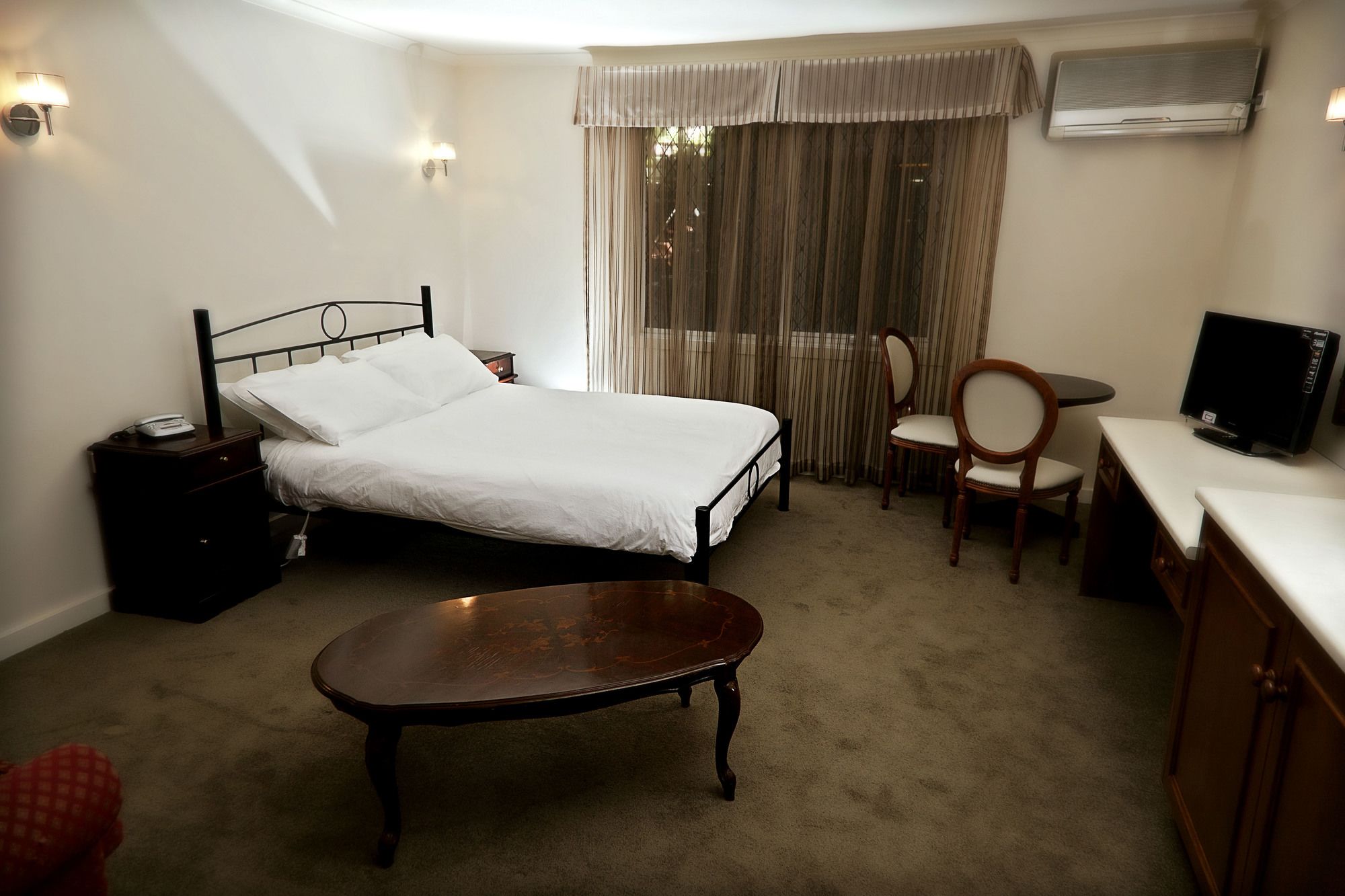 Elizabethan Lodge