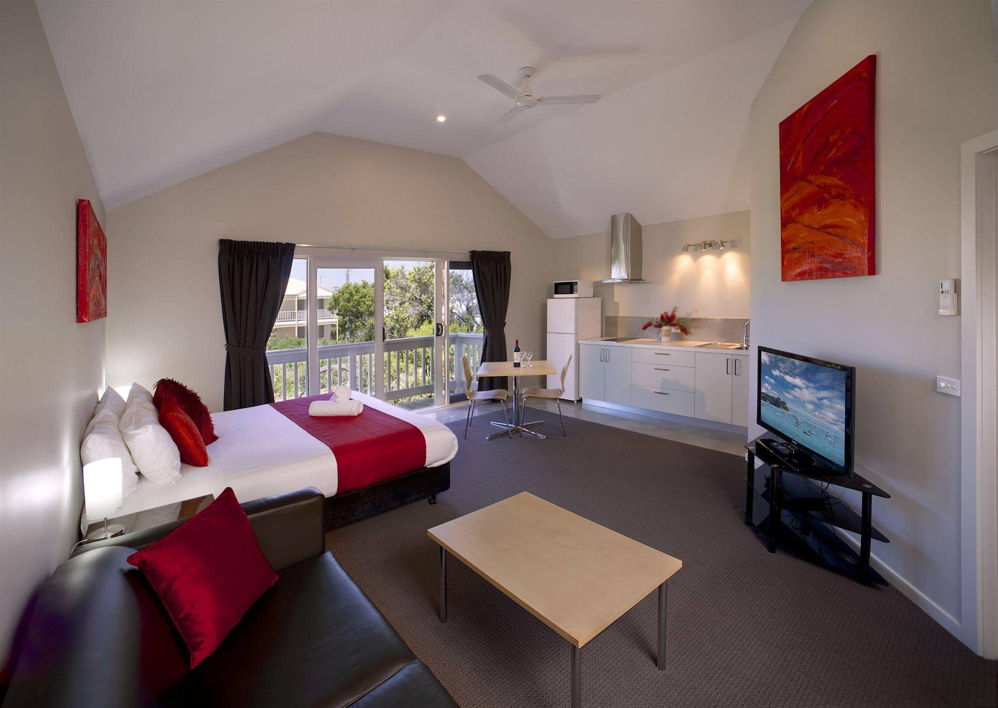 Boathouse Resort Motel